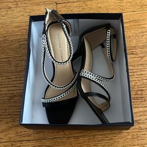 Adrienne Vittadini size 8.5 women’s sandals (faux leather)